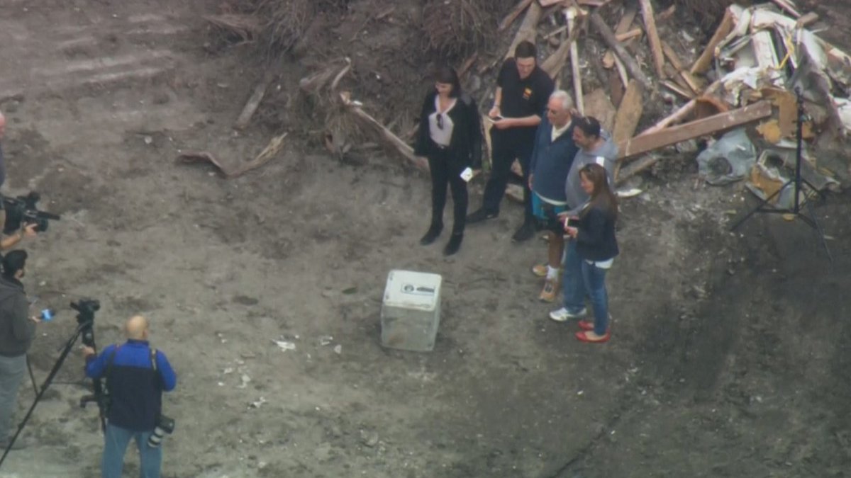 Safe found during demolition of Miami Beach home once owned by drug lord Pablo #Escobar bit.ly/1PxVbV5?utm_me… https://t.co/zvTfdpy6Q3