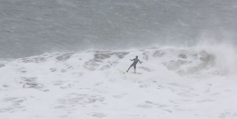 #Montauk Locals take all that the #Blizzard has to offer  ow.ly/XuYOk