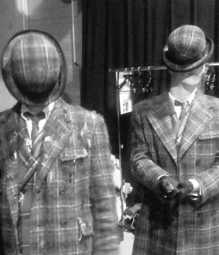 #macbackstage @ThomBrowneNY doing pale skin using iconic white face and body #menswear #paris #pfw