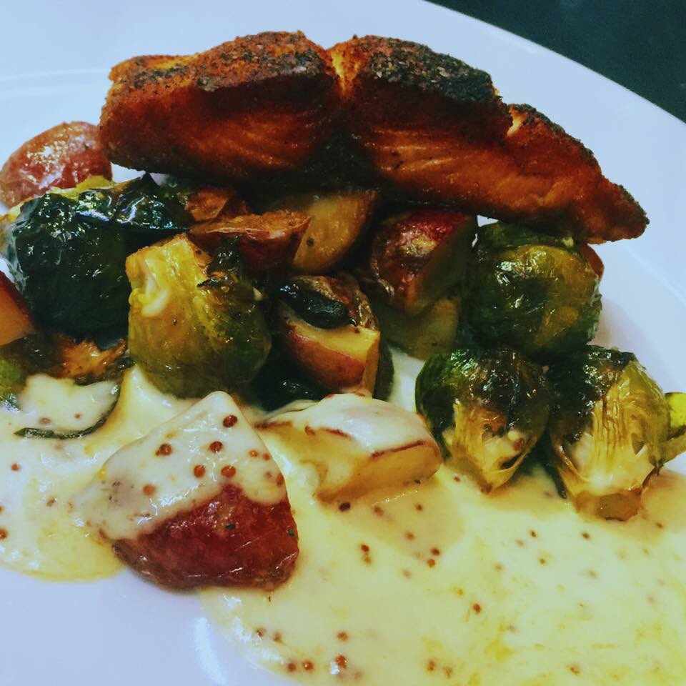 FieldHousePHL's tweet photo. Seared Atlantic Salmon makes #meatlessmonday pretty awesome. #fieldhousephilly #eeeeeats #searedsalmon #thedish https://t.co/NRdvZjsNEC