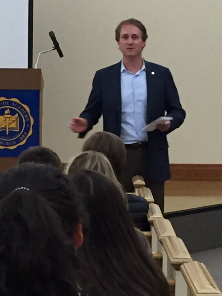 shady_side's tweet photo. CEO of @EatnPark Jeff Broadhurst spoke to #SSASeniorSchool students today, hosted by the Business Leadership Club. https://t.co/Gcq7ZcubeZ