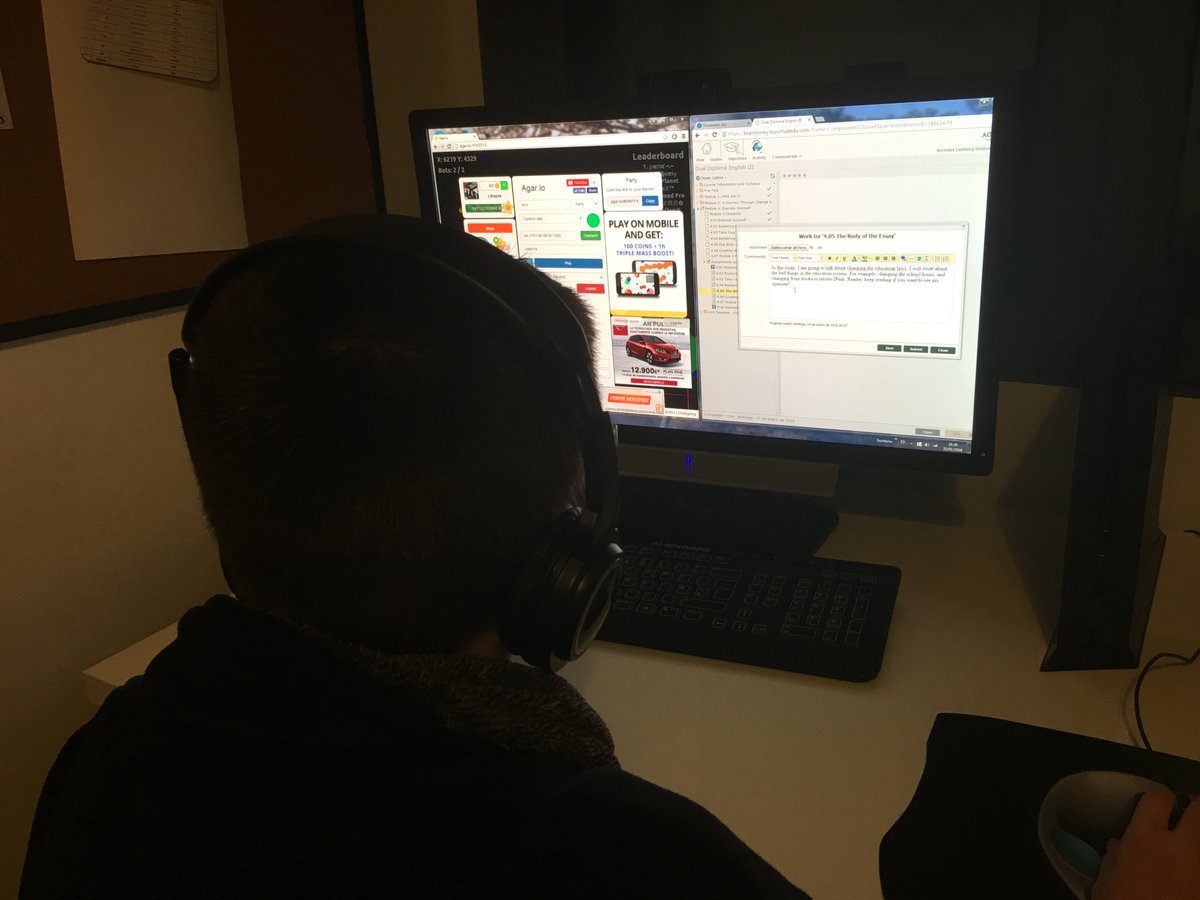 TheRealNillinYT's tweet photo. @AVEMediaClub #HowWeGoToSchool2016 I can do my dual diploma and play one of my favorite games, agar.io, all at once. https://t.co/RwPwgUBiPL
