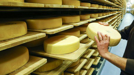 SupportMKHaneen's tweet photo. Cheese heists: $160,000 worth of cheese stolen in Wisconsin https://t.co/9TTV80qptN https://t.co/7LHJXiPRBQ