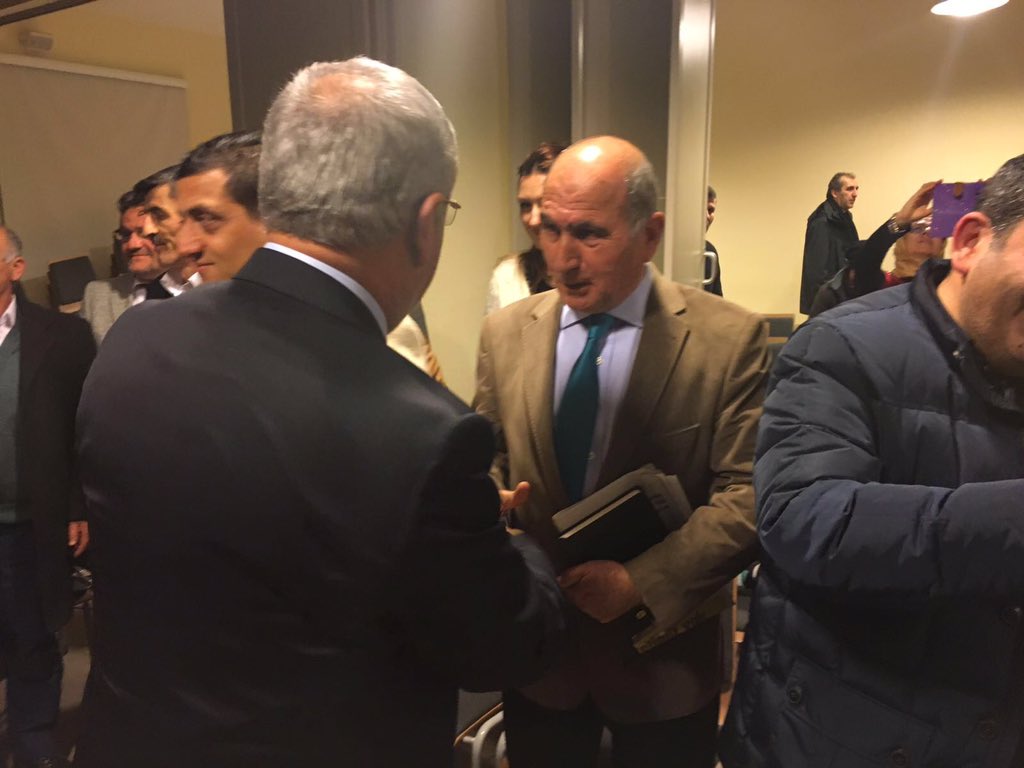 MetinerBasin's tweet photo. Büyükçekmece İlçe Başkanlığımızda düzenlenen "Başkanlık Devir Teslim Töreni"nde konuşmamızı gerçekleştiriyoruz. https://t.co/aZMoSOVTyt