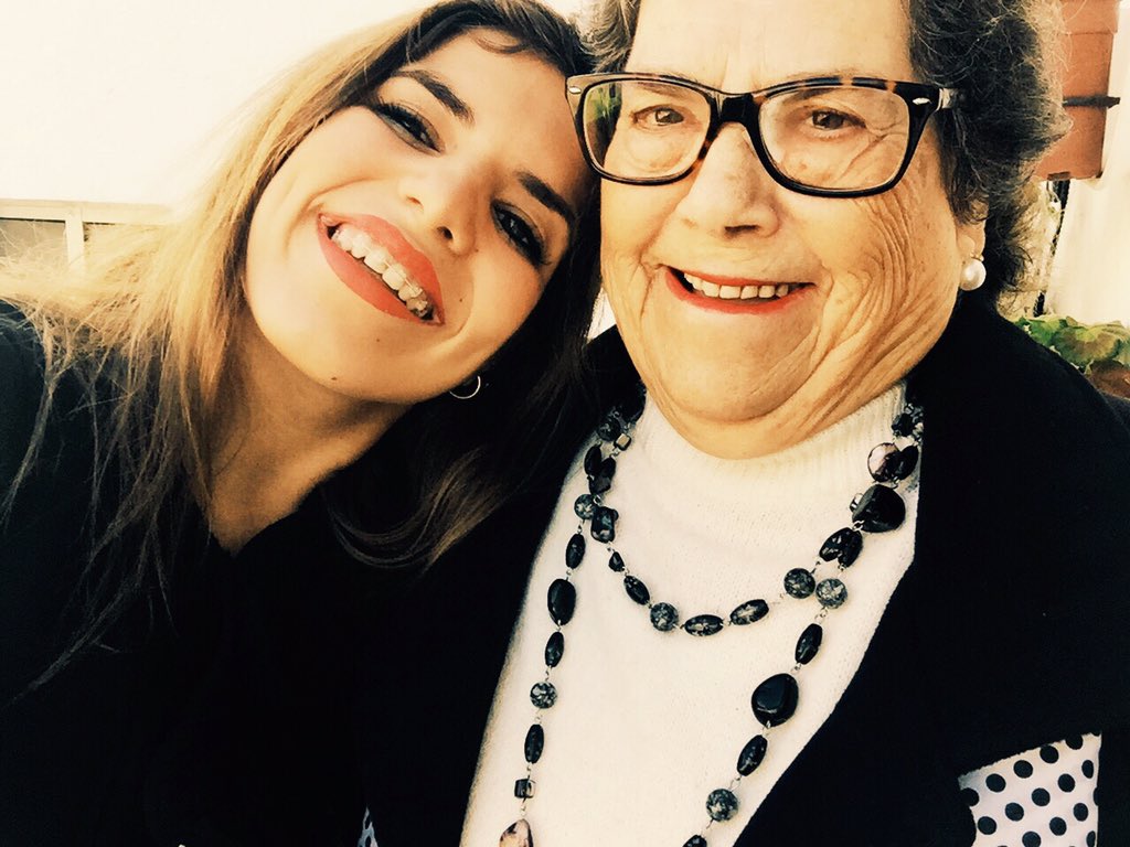 Isabel_Moran's tweet photo. #SelfieConTuAbuela ❤️🌹 https://t.co/RgyKSBjWj3