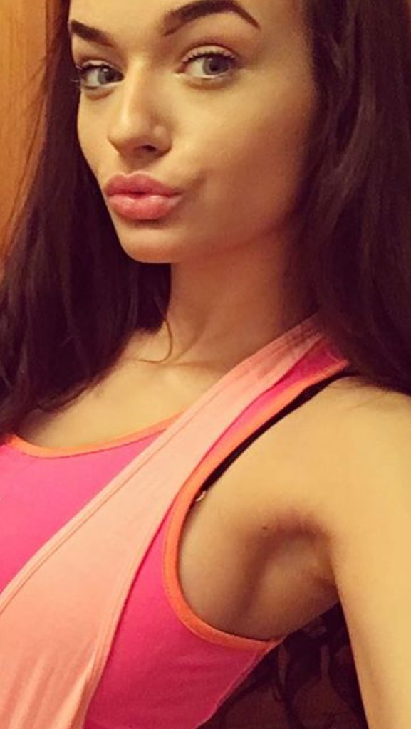 SexiLexiAdams's tweet photo. Selfies before the gym https://t.co/cM2XsoJqxG