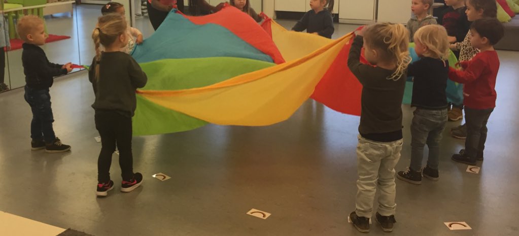 kdvbisonspoor's tweet photo. Vanmorgen hebben wij de kinderen getrakteerd op een uurtje #peuterdansles wat een plezier! #bisonspoor https://t.co/Xu4mpOy7ty