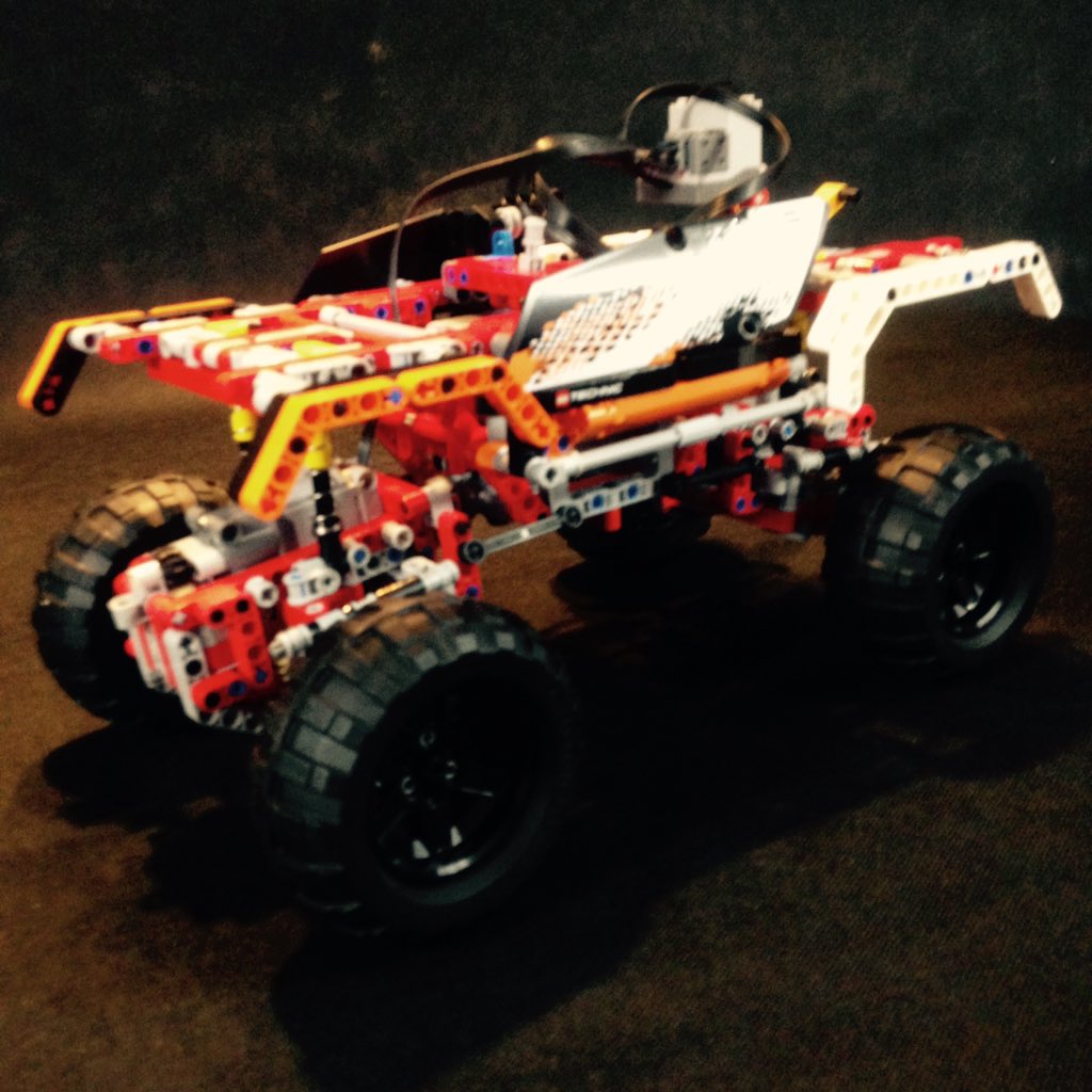 Legopo30's tweet photo. Work in progress. @lego @technic @legotechnic @zbudujmyto @4x4 https://t.co/78WF7Vr4NM