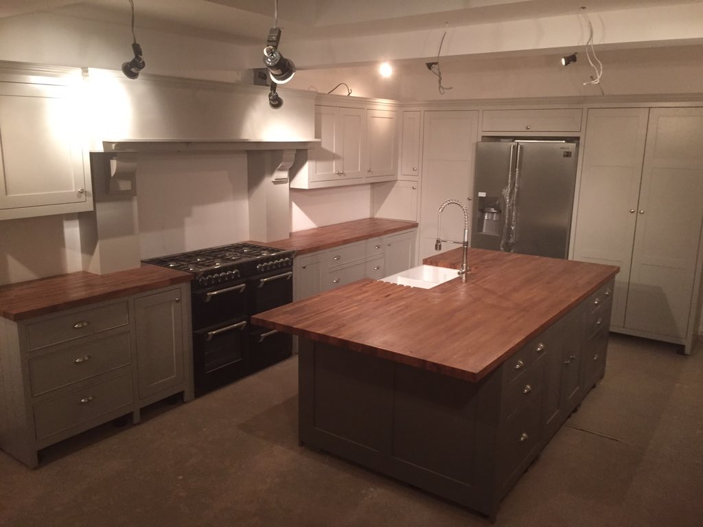 GuerinConstruct's tweet photo. Nice couple of days in London on a kitchen, looking very nice so far #kitchen #bespoke #guerinconstruction https://t.co/nnBGbSE7rd
