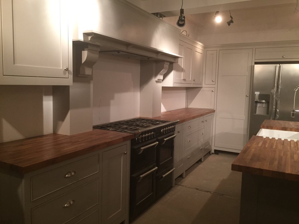 GuerinConstruct's tweet photo. Nice couple of days in London on a kitchen, looking very nice so far #kitchen #bespoke #guerinconstruction https://t.co/nnBGbSE7rd