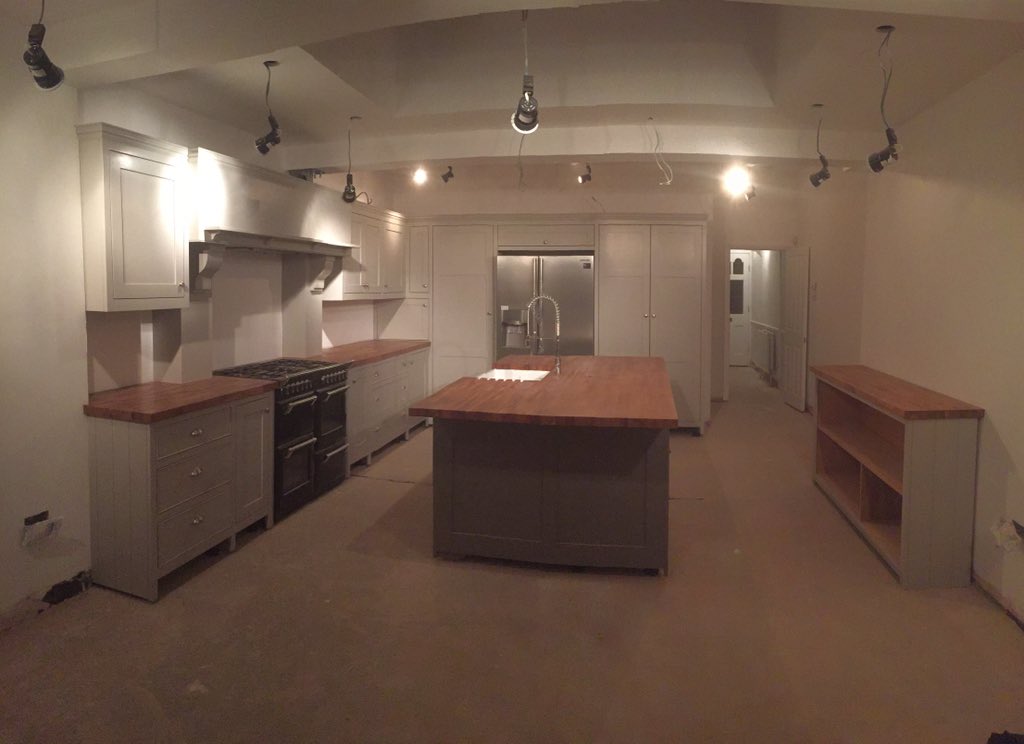 GuerinConstruct's tweet photo. Nice couple of days in London on a kitchen, looking very nice so far #kitchen #bespoke #guerinconstruction https://t.co/nnBGbSE7rd