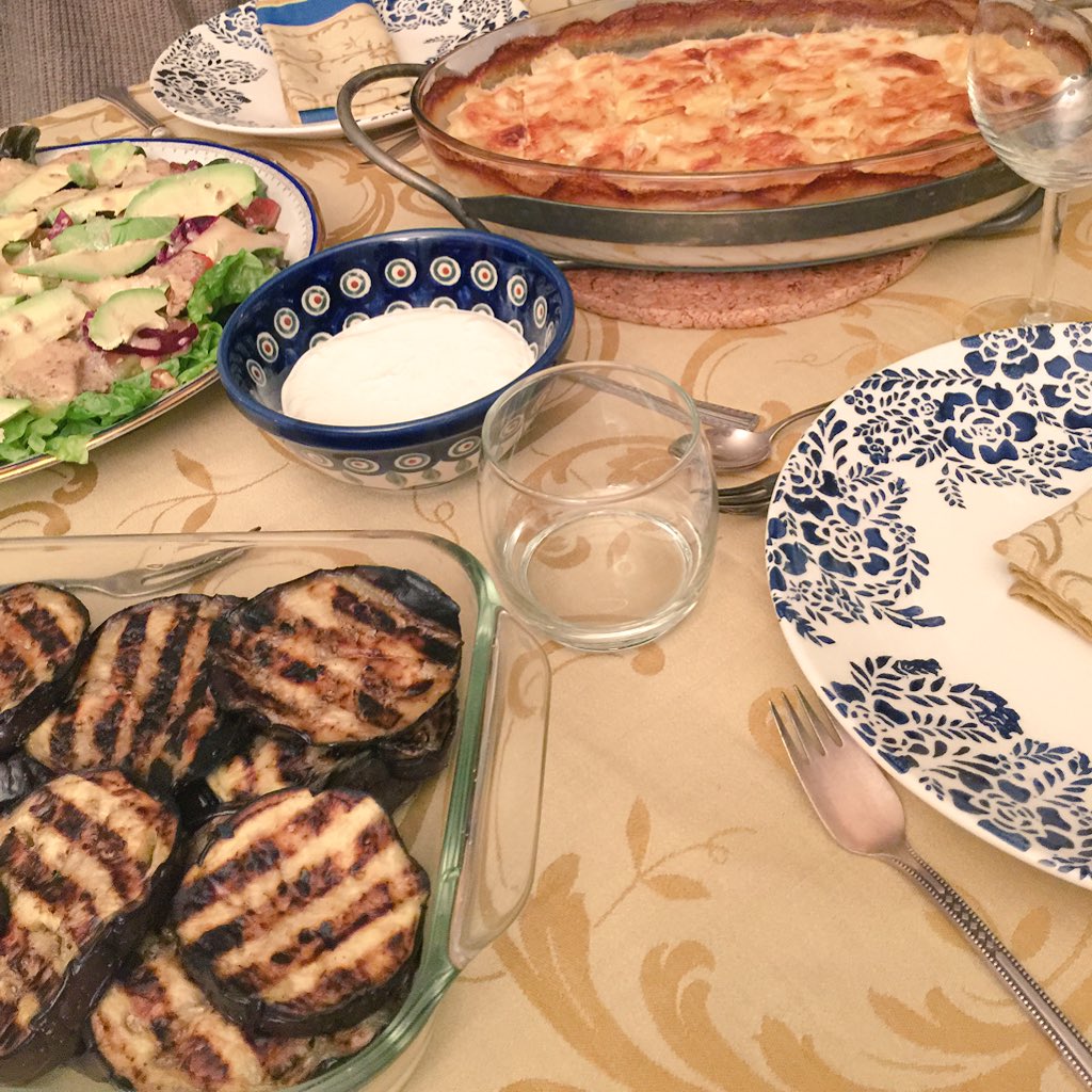 ZhagaMusicorama's tweet image. Early morning #cookingdinner for my best #Friends #potato with #cheese and #BBQ #eggplant #vegetarian #yummy