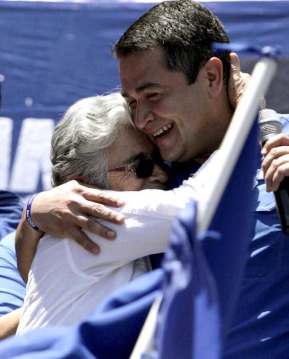 JuanOrlandoH's tweet photo. Felicidades hermosas mujeres de #Honduras! Felicidades a mi querida madre por su cumpleaños, Gracias Dios por ello! https://t.co/kBeWskvLoN
