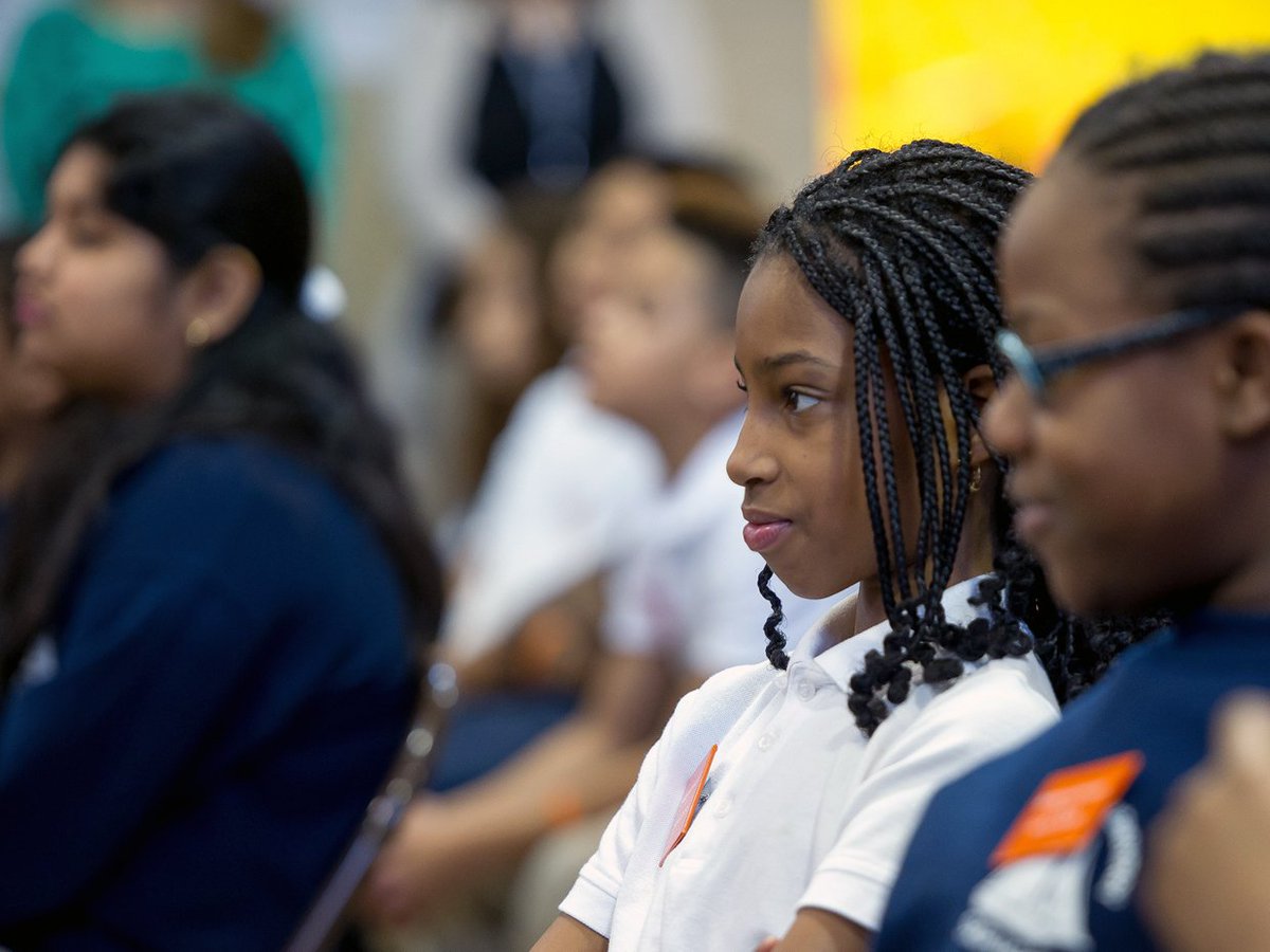 edutopia's tweet photo. Give your "teacher voice" a rest &amp; read about the benefits of using microphones in class: https://t.co/0AVWCRXh4M. https://t.co/L7FBl4WeWN