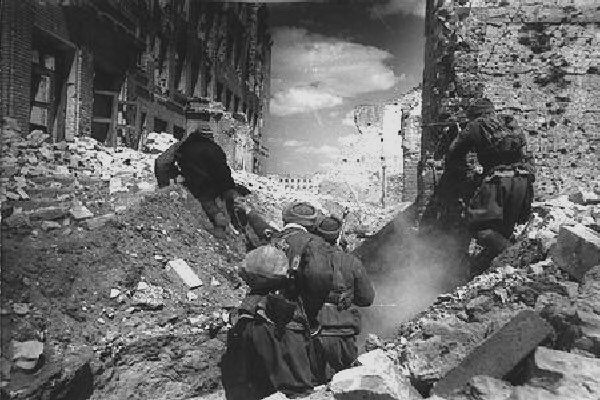 WinnieDog241's tweet photo. Remembering one of the bloodiest battles of the war. @theallieswon @JoeStalin300 #stalingrad #war #AlliesFTW https://t.co/qfaOWP5eQg