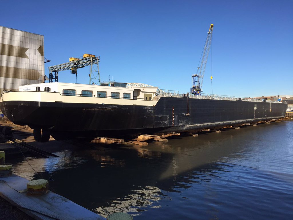 ShipyardTrico's tweet photo. MTS Sara is vandaag op de helling gegaan om de diverse werkzaamheden te verrichten. Locatie: Scheepswerf 't Ambacht https://t.co/pSVPDw99o2