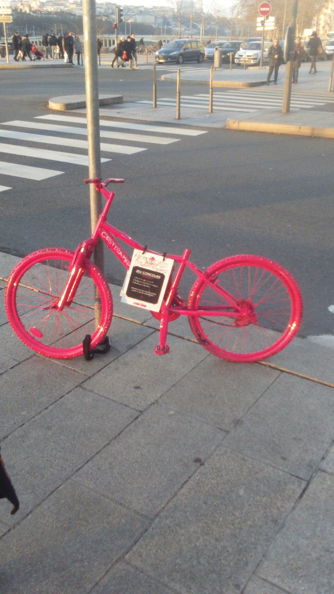 pierrot_mathey's tweet photo. #pinkbikes https://t.co/HoQabNK6cV