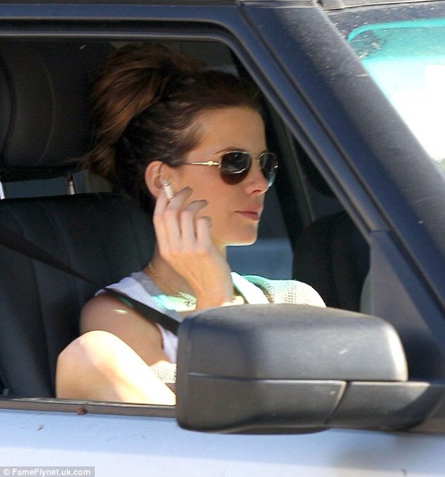 lilmomz's tweet image. Smoking isn't necessarily a bad thing *puffs on a smoke in my car,looking awesome* #ModerationIsKey