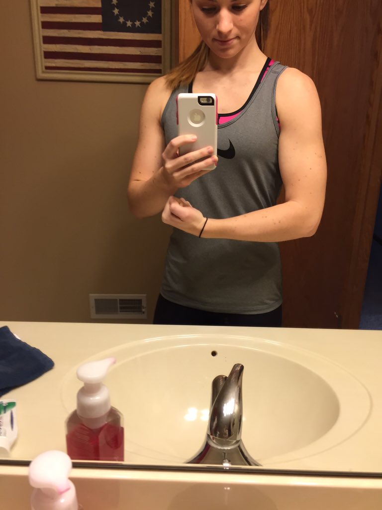 ShanElizabeth91's tweet photo. Forgot how good a preworkout feels! Mini biceps ๐ #biceps #bicepsandback #fit #fitness #girlswholift #fitoverskinny https://t.co/R5crkvGmRT