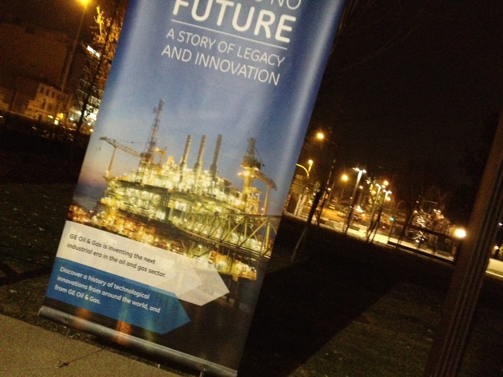 16June1982's tweet photo. From Photoshop at work desk to real life at AM2016 :) @ge_oilandgas @DuccioManetti @BrooksLaure @SuziQTaylor https://t.co/FFvvAoG1kw