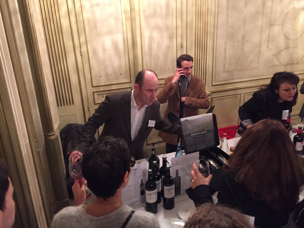 Malescasse's tweet photo. C est la ruée vers Malescasse à notre stand au #cheeseday ! Du beau monde &amp;un très bel endroit! Merci @Chef_YAlleno https://t.co/VR1MP8La5g