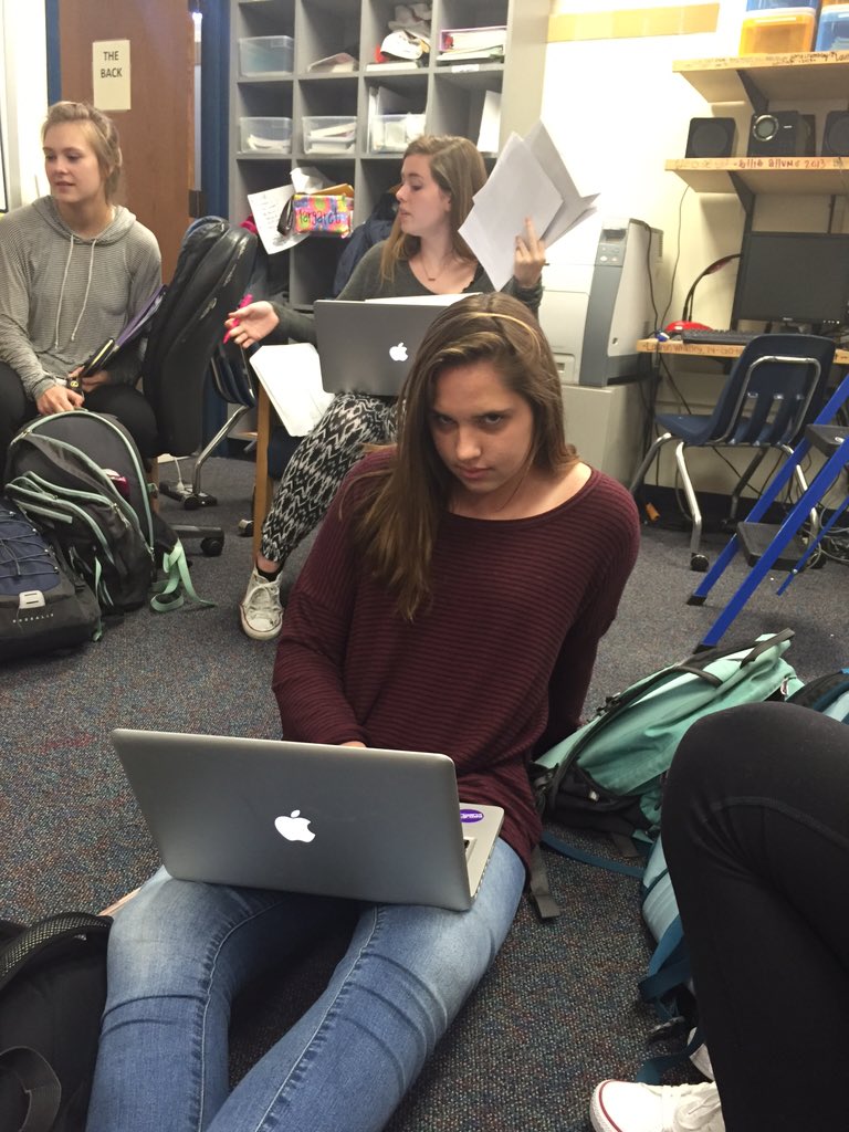 MacyWeir_'s tweet photo. @laurellfoster totally won the prize for the #hphsmedia survey https://t.co/0djpyMR8Kh