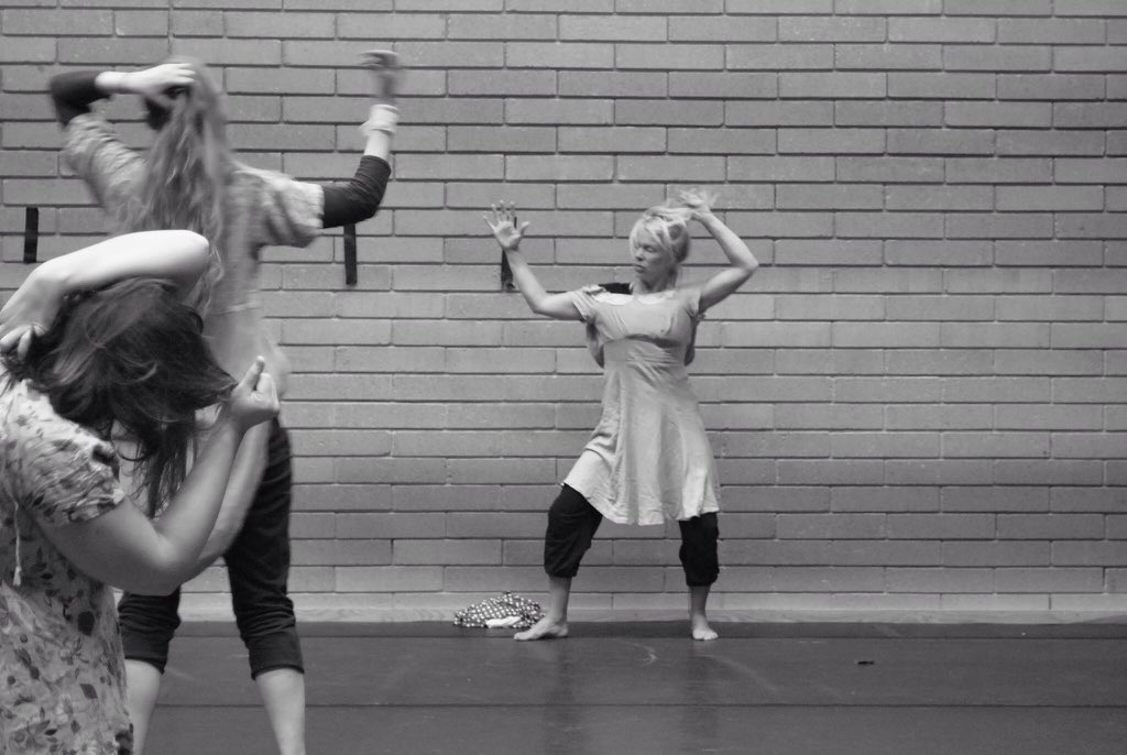 BartonAlice's tweet photo. Rehearsal image from Borderland. 28th-30th Jan at Bath Spa University. @LGauge @MaryBSteadman @bathspalive https://t.co/PqhrsxWcP5
