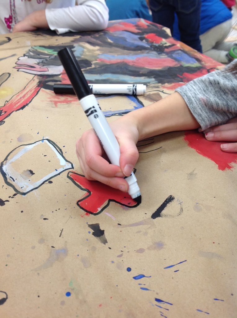 wondersinFDK's tweet image. Adding accents to our watercolour painting from the morning #finemotor #artandexpression