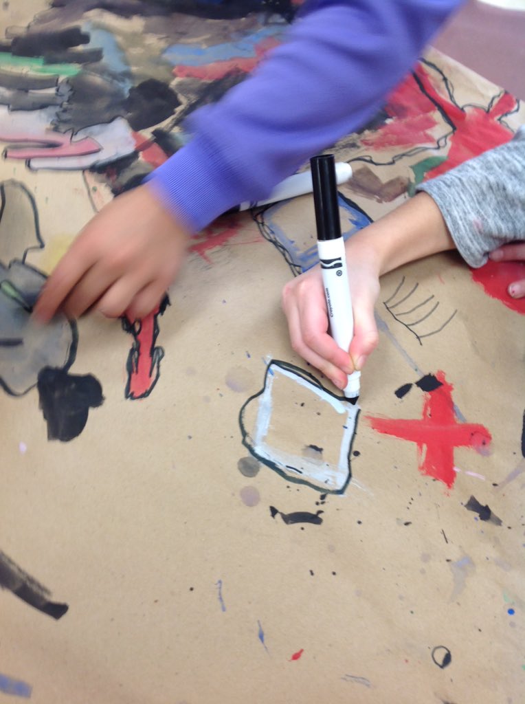 wondersinFDK's tweet image. Adding accents to our watercolour painting from the morning #finemotor #artandexpression