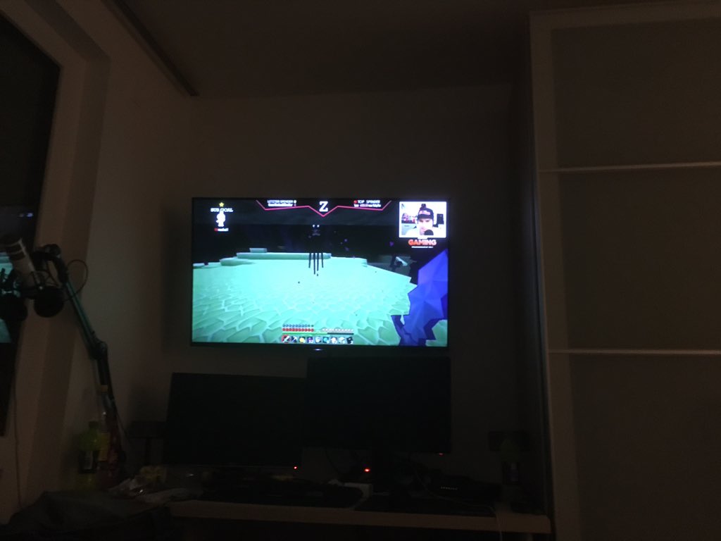 JaybeeMangror's tweet photo. Immerhin kann ich im Bett liegen und streams gucken 👌🏻@ZanderLP https://t.co/NjqO2zhy5R