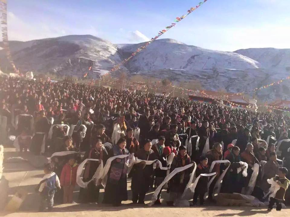 Incredible image: Thousands of Tibetans gather to wish the #DalaiLama a speedy recovery <a href="/SaveTibetOrg/">International Campaign for Tibet</a>  #Tibet