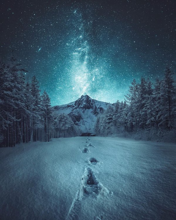 rybotics's tweet photo. A composited photo of a beautiful starry night scene  Image by @JuusoHD https://t.co/h0kW6ykiGG