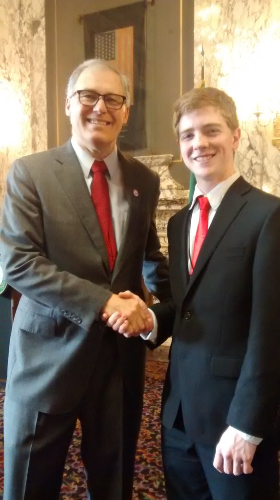 WA_LYAC's tweet photo. LYAC and Ambassadors hear a speech about legislation from @JayInslee (photo: with chair Alex Peterson)#ActionDay2016 https://t.co/w4eGpncsrd