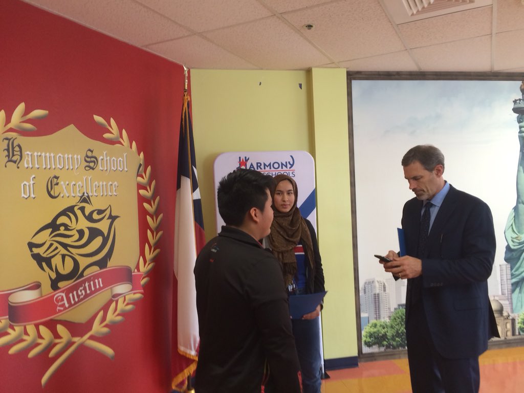STEMCONNECT's tweet photo. .@hseaustin welcomes @tvanderark #STEMSOS #PBL #PersonalizedLearnin @HarmonyEdu @Getting_Smart https://t.co/pSY6MJHb8z