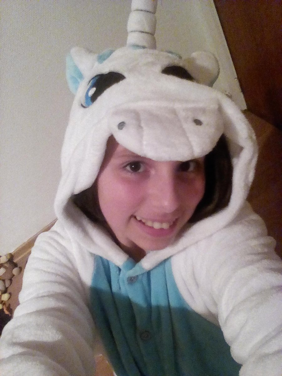 silke775's tweet image. Eenhoorn onesie 😋😋😋😋😋😋