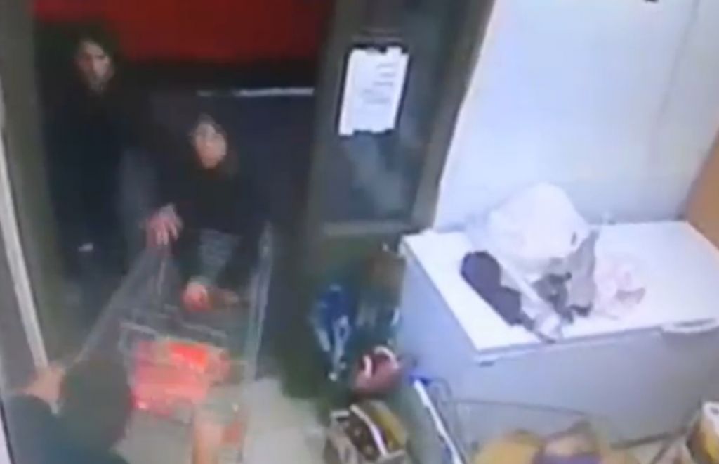IsraelNewsNow's tweet photo. #IsraeltheRegion #IsraelInside #stabbings #BeitHoron #Route443 Israeli man fights off… https://t.co/mqAXyyUjt8 https://t.co/uuTvjPEMt9
