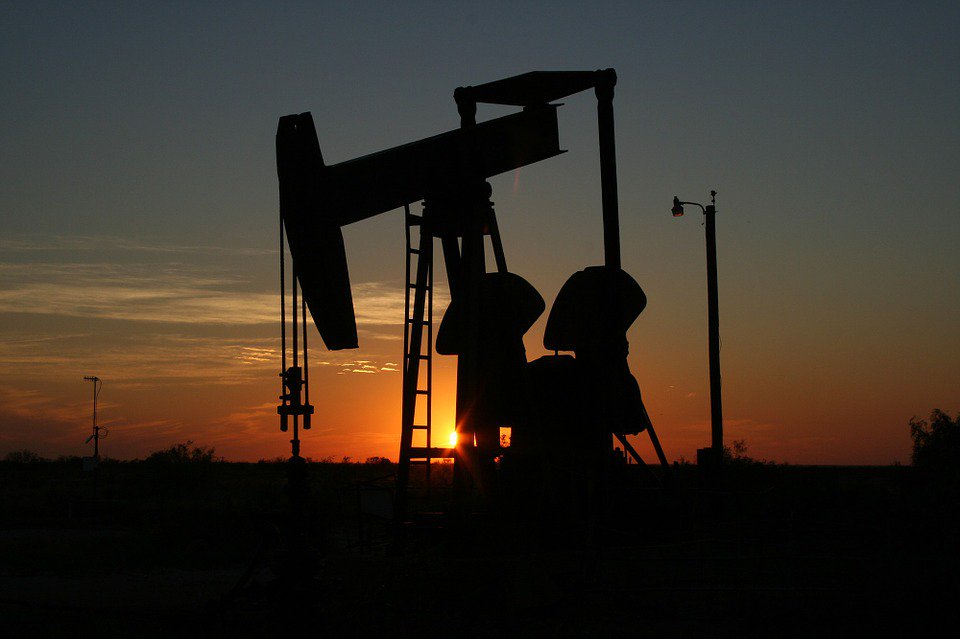 CSIS's tweet photo. The latest analysis on this year's turbulent start for global oil and gas: https://t.co/8KaFTnLOph https://t.co/iXfJO46HP9
