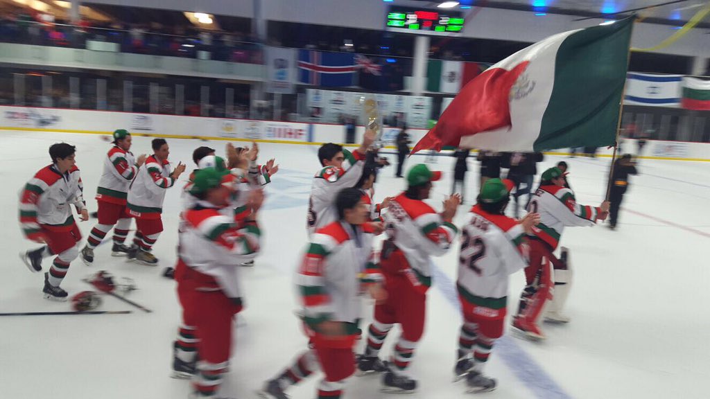 EPN's tweet photo. Gran ejemplo del equipo mexicano sub-20, al ganar la medalla de oro en el Mundial de Hockey Sobre Hielo. Felicidades https://t.co/MbV3d6GUy9