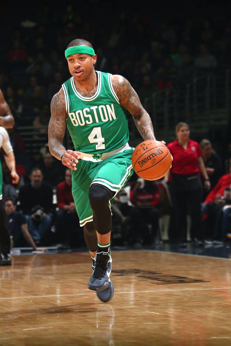 Roger_Mounger's tweet image. IT4 swishes + dishes w/ 14 PTs, 5 ASTs as @Celtics hold a 53-49 lead over @WashWizards at the break. #BOSatWAS…