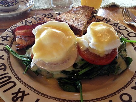 VIPTemecula's tweet image. #visittemecula We have a bunch of BNB rooms for you and your sweetheart! #ValentinesDay Breakfast in bed....#spoiled