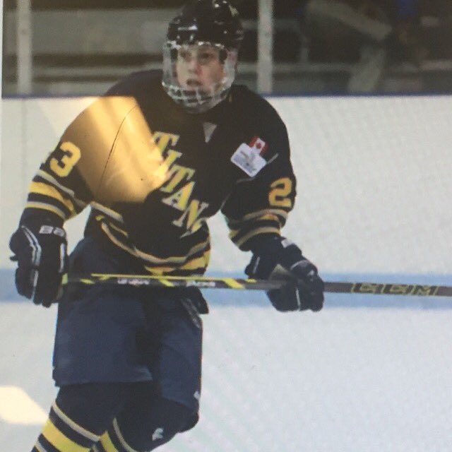 LovisekAlec's tweet photo. Sweet love of mine ❤️🏒 #wingsvstitans https://t.co/nOiBjbK9wZ
