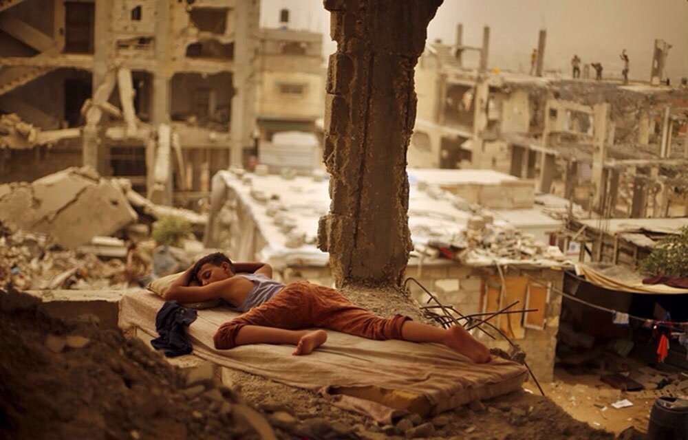 Raquel_Marti_'s tweet photo. Es preferible dormir que despertar y encontrarte en medio de una pesadilla: Gaza. https://t.co/fgE9Iz0sNa