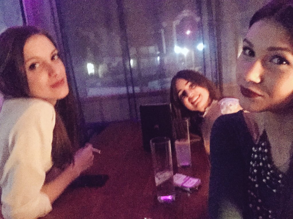 yooaniita's tweet photo. Noi fumiamo questa vita.. 😌😌 @LauraLacasit0 @YasminYas93 https://t.co/sUKMqzPqep