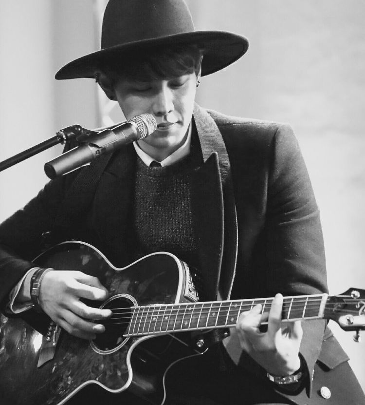 steledapple's tweet photo. [20160101] #LEDApple #Hanbyul Instagram Update
I'll sing for you.
HAPPY NEW YEAR 🌝
https://t.co/gFvRgmp5uC https://t.co/hBzcTt4sW3