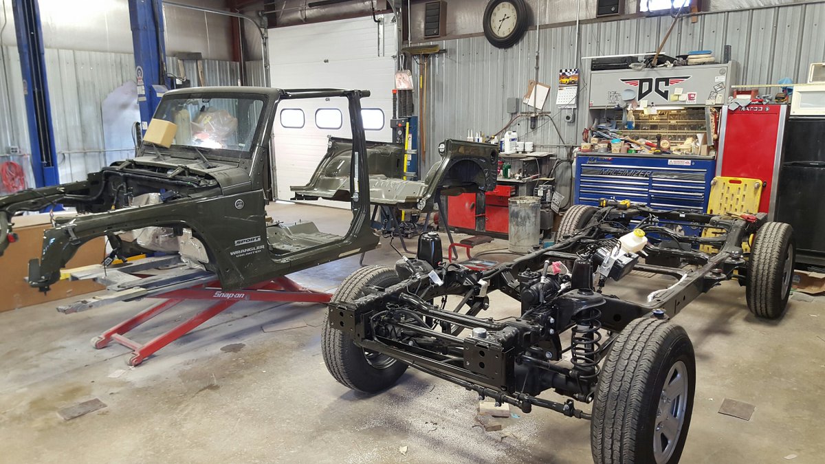 New JKU - 10" - 2 doors + pickup conversion+ a #Hellcat #Hemi = 😱😱😱 <a href="/DakotaCustoms/">Dakota Customs</a>, you have our attention!