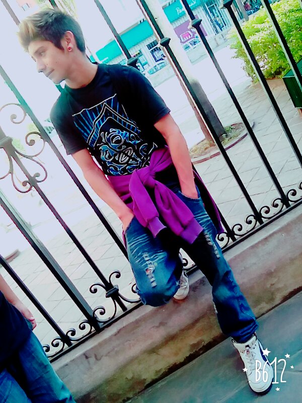OctuMoyano's tweet photo. dime que cuando te miro a los ojos no piensas nada malo de mi <3 https://t.co/OsubQ51oLX