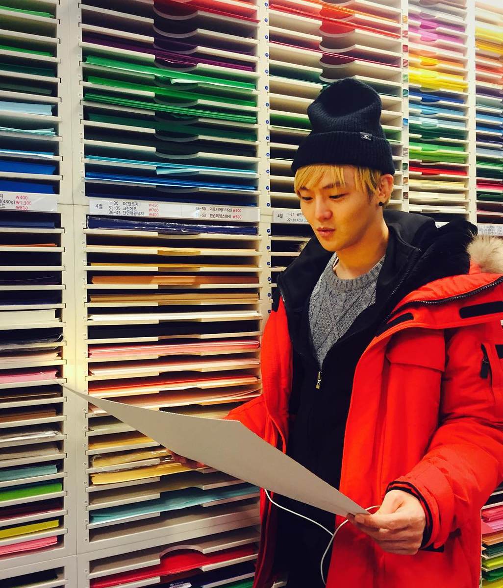 steledapple's tweet photo. [20160102] #LEDApple #Minyong Instagram Update
안에 뭐가 써잇길래?😃
오호~~~!! 오늘도 새해복입니다~
https://t.co/435oYB3bgm https://t.co/6WpnQIf4YH