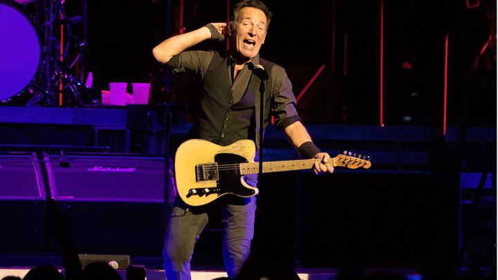 RollingStone's tweet image. Bruce Springsteen has offered up a free download of The River Tour's Chicago concert rol.st/1OJMWIe