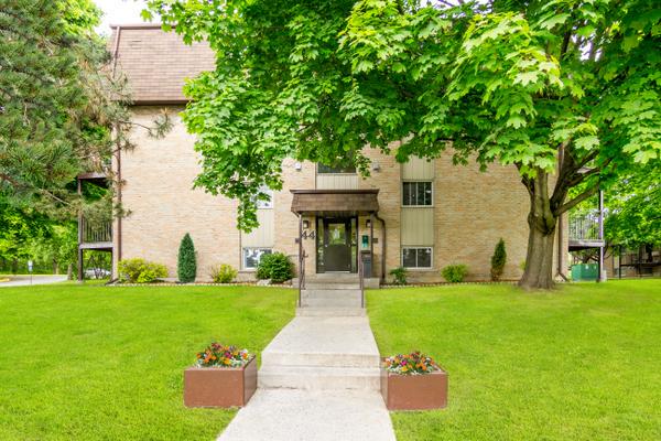 clvgroup's tweet photo. #nowyourehome: #2bdrm apartments in #Kingston now available for #rent! #upforgrabs https://t.co/ZHZLoIo7UM https://t.co/7rSjV6kveS