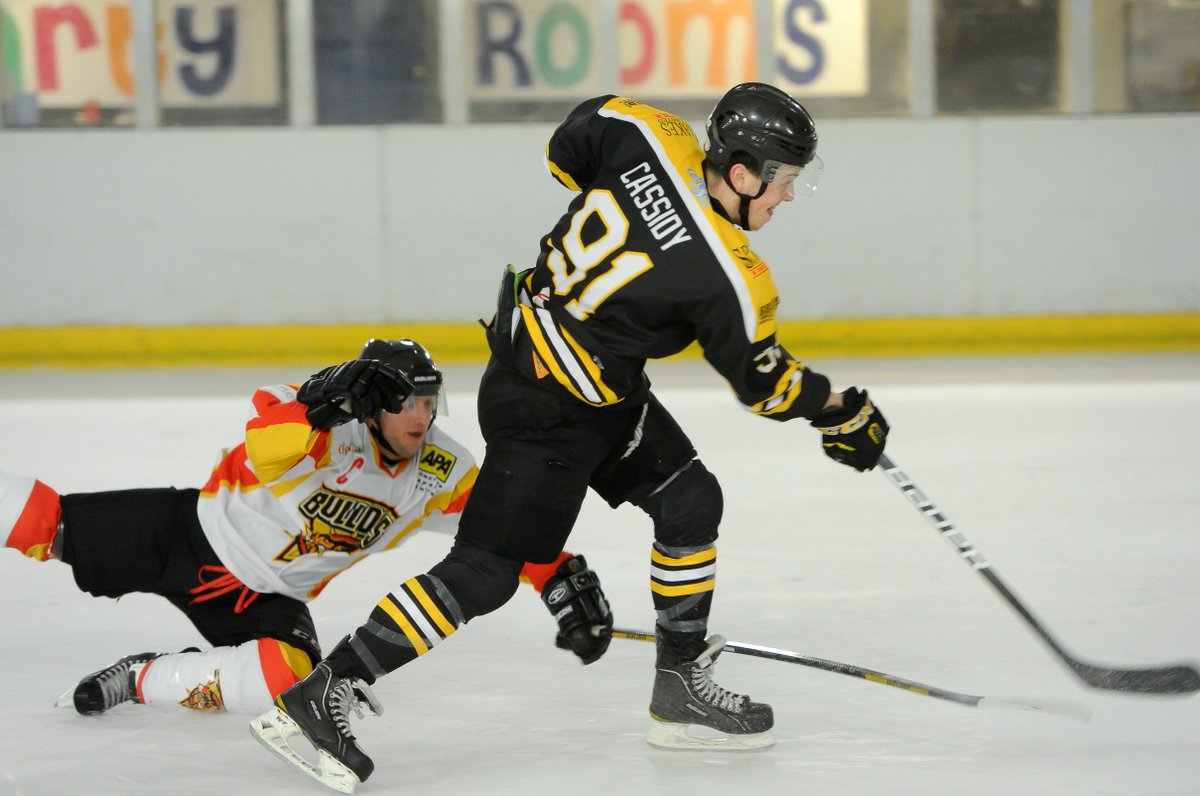 BritIceHockey's tweet photo. Action from Saturday's @Bulldogsihc v @WidnesWild game via @gwimagesdotcom https://t.co/6nDPYghuaS